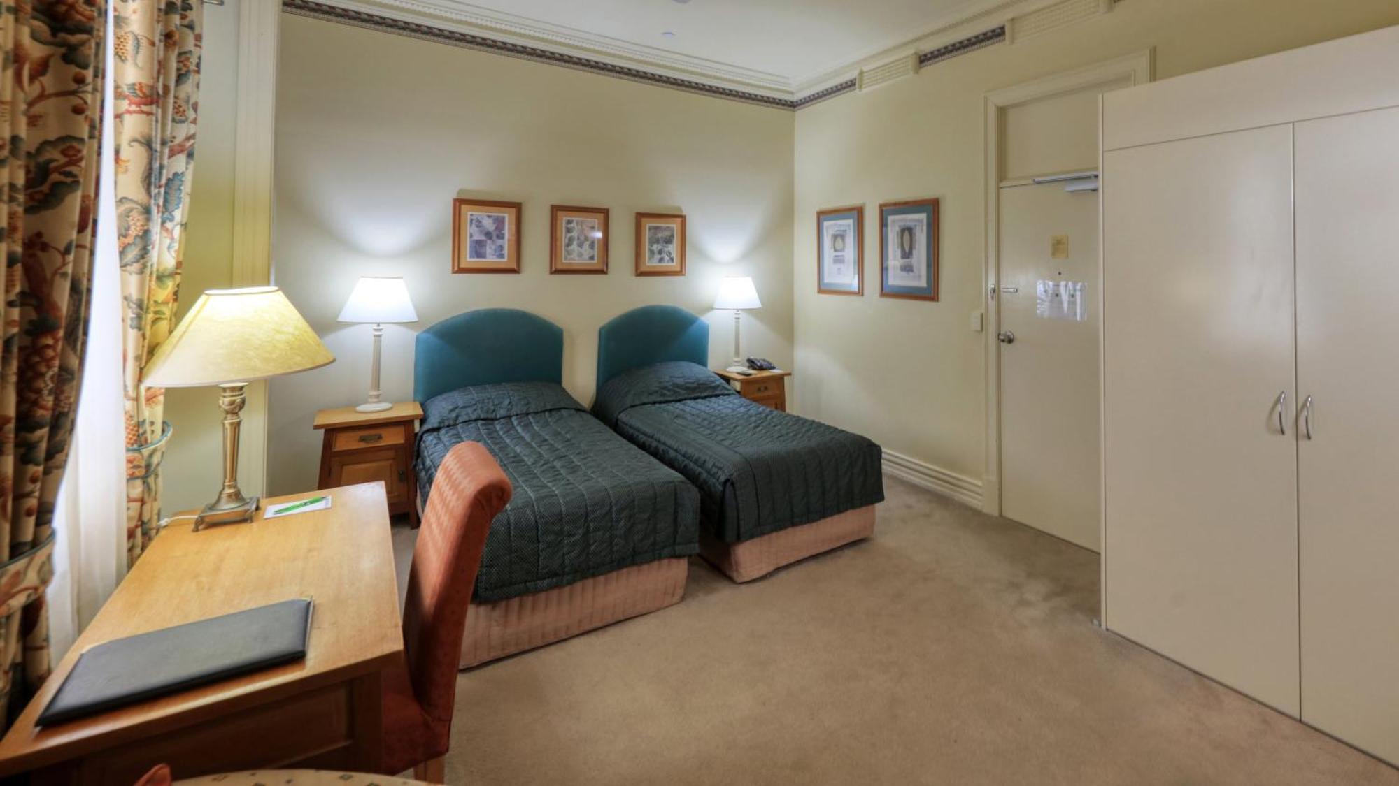 Hotel Royal Exchange 4*