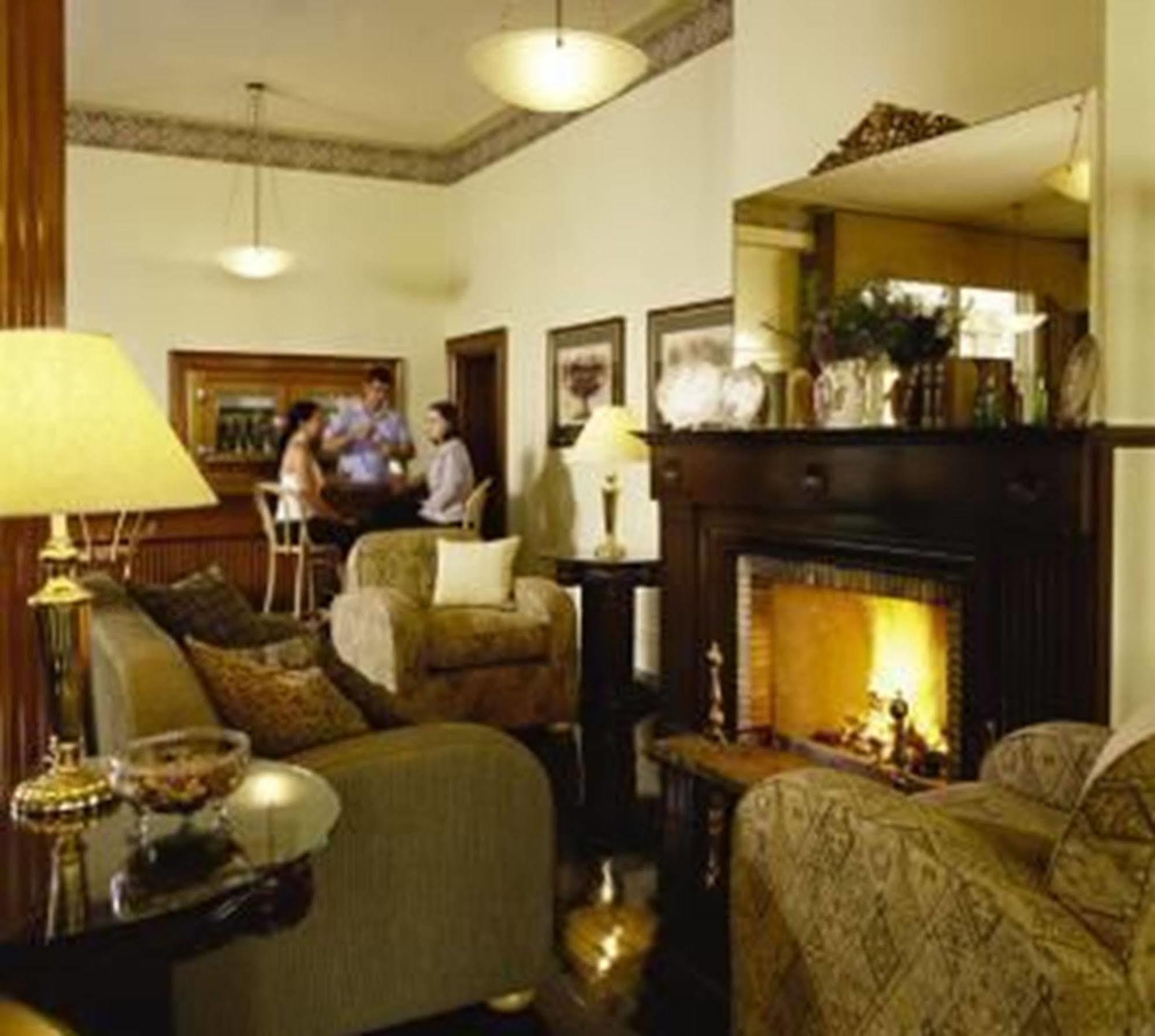 Royal Exchange Hotel 4*